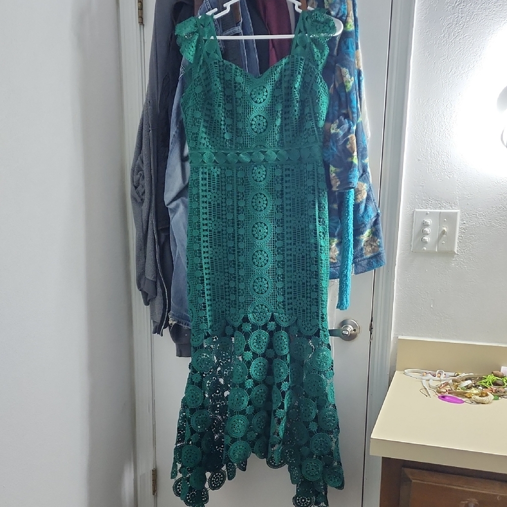 Lena Green Sleeveless Sweetheart Midi Sundress